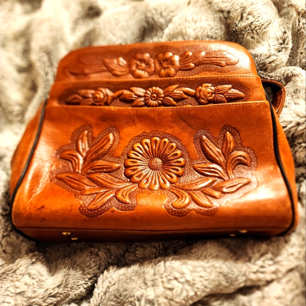 Beautiful Rare hand tooled mexican leathwr bag